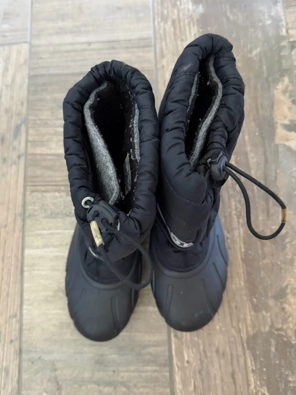 Sorel youth boots size 4 in black